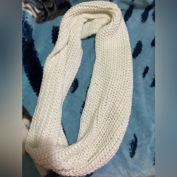 White Wrap Around Scarf - Picture 1 of 3